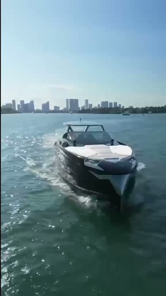 59ft Motor Yacht, 59-foot Italian shipyard, on charter in Miami