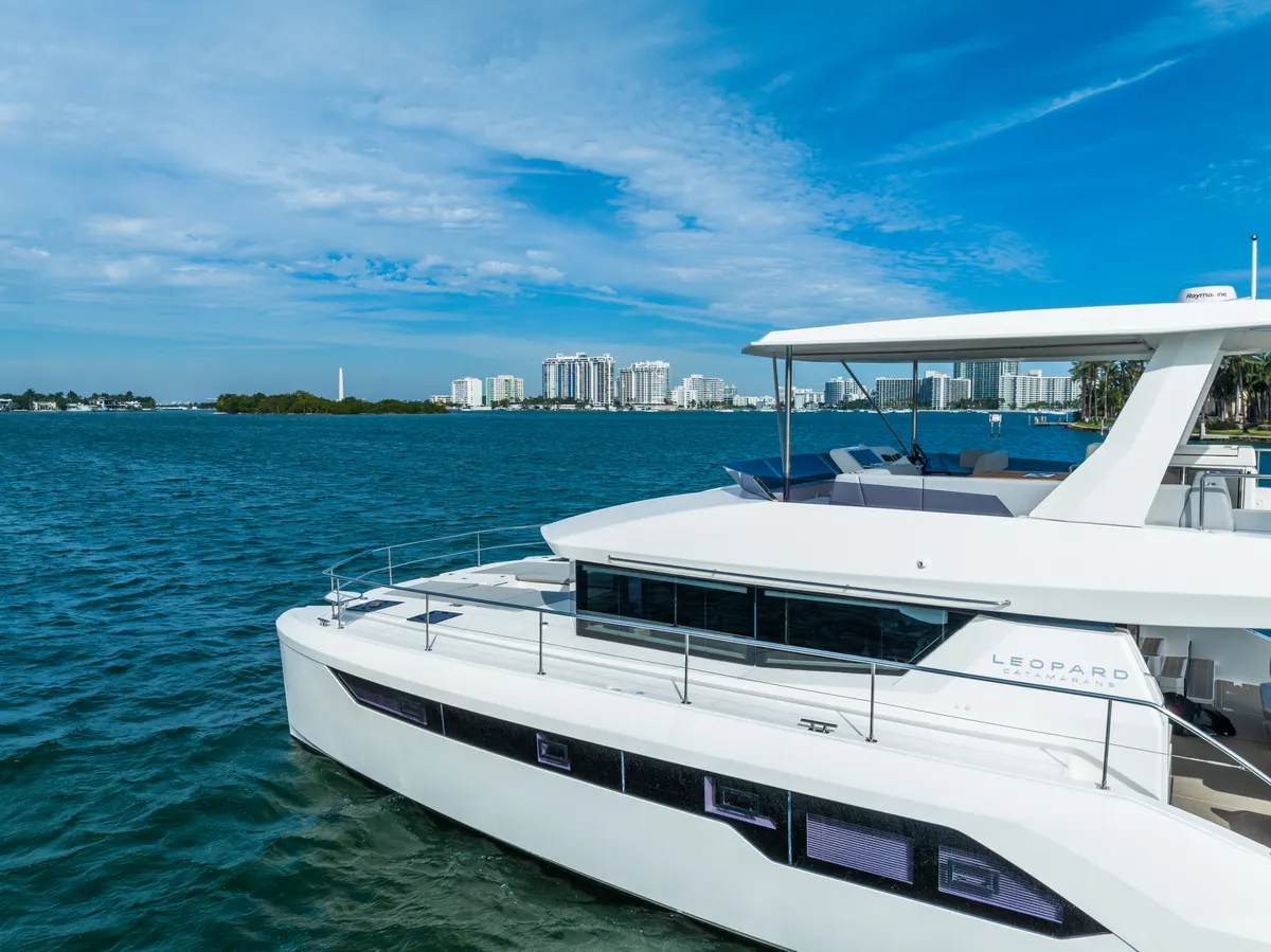 60ft Power Catamaran — photograph 77 of 107