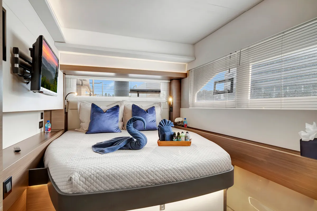 60ft Power Catamaran — photograph 65 of 107