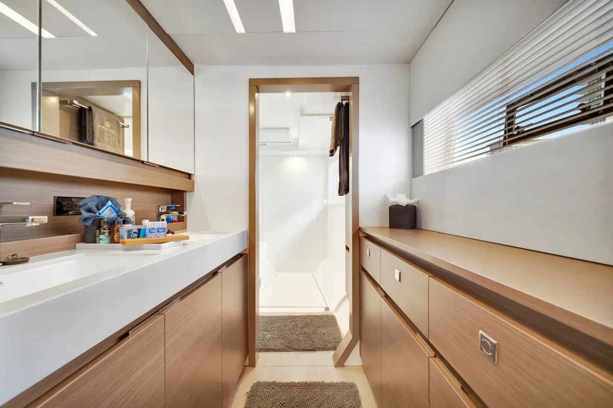 60ft Power Catamaran — photograph 14 of 107