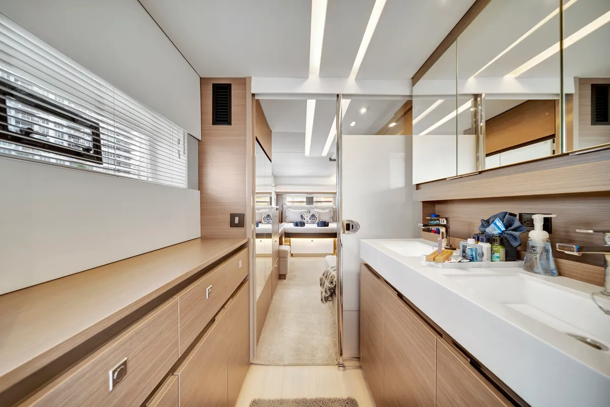 60ft Power Catamaran — photograph 19 of 107