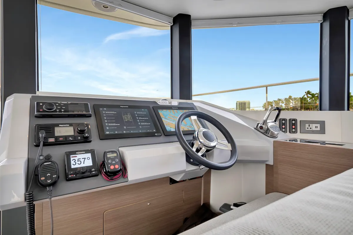 60ft Power Catamaran — photograph 20 of 107