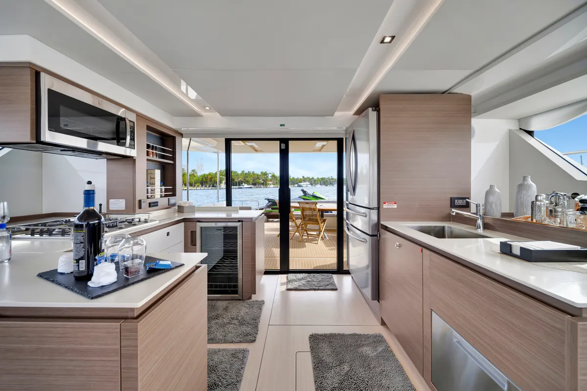 60ft Power Catamaran — photograph 85 of 107