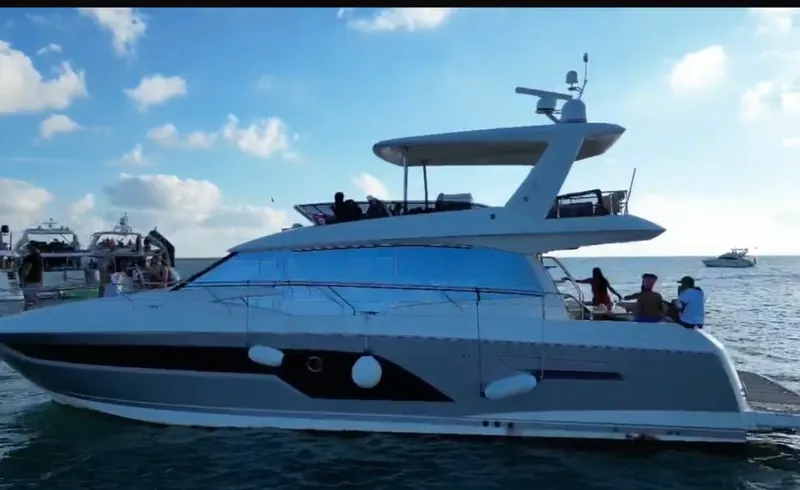 Skyline cruise in Miami — Downtown · Star Island · Miami Beach