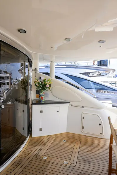 90ft Motor Yacht — photograph 19 of 44