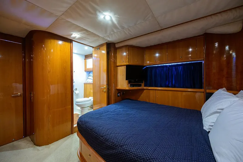 90ft Motor Yacht — photograph 23 of 44