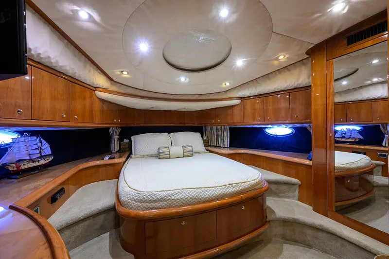 90ft Motor Yacht — photograph 29 of 44
