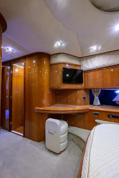 90ft Motor Yacht — photograph 28 of 44