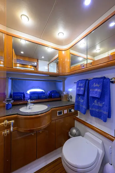 90ft Motor Yacht — photograph 40 of 44