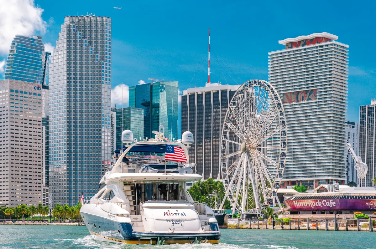 90ft Motor Yacht — photograph 20 of 44