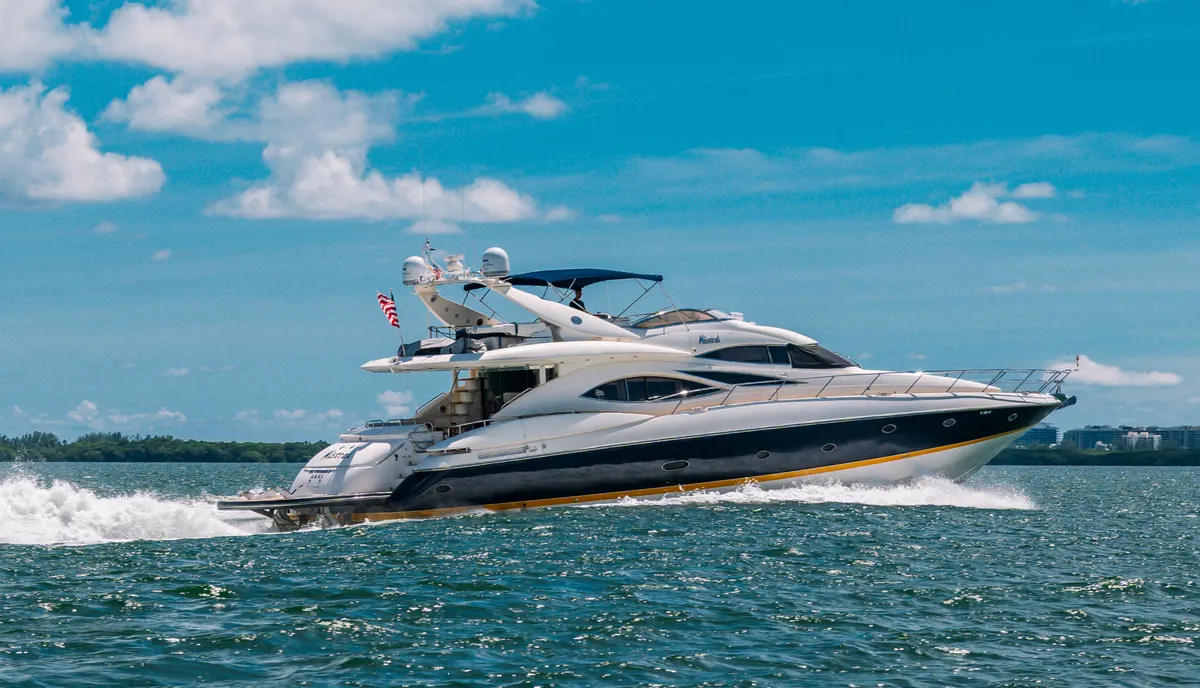 90ft Motor Yacht — photograph 18 of 44