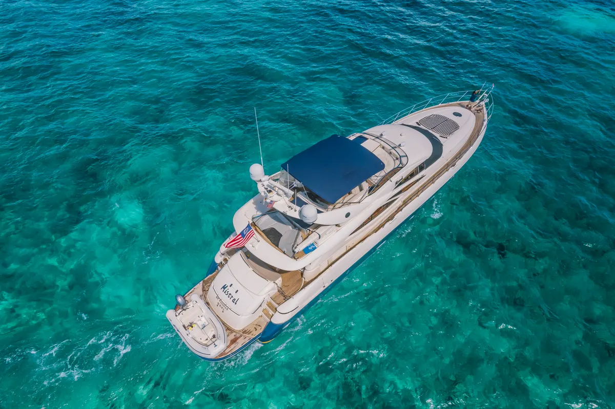 90ft Motor Yacht, 90-foot British shipyard, on charter in Miami
