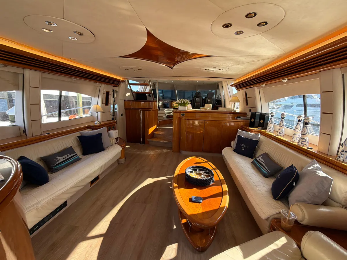 90ft Motor Yacht — photograph 37 of 44
