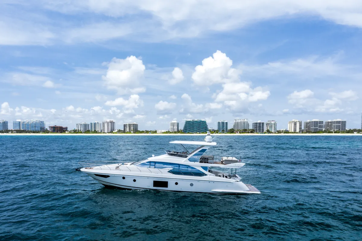 Le Grand Bleu, 70-foot Italian shipyard, on charter in Miami
