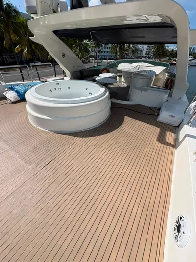 Amenities & toys onboard a MARE Miami yacht charter — 9