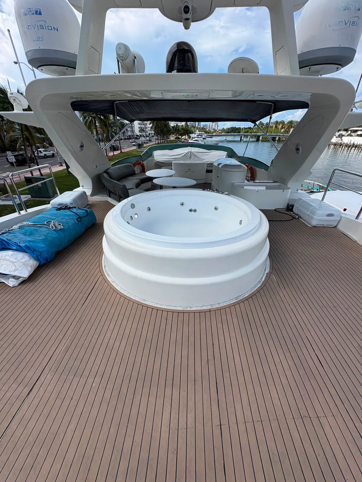 Amenities & toys onboard a MARE Miami yacht charter — 3